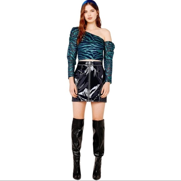 FOR LOVE & LEMONS
VIXEN ASYMMETRICAL TOP - Picture 4 of 10